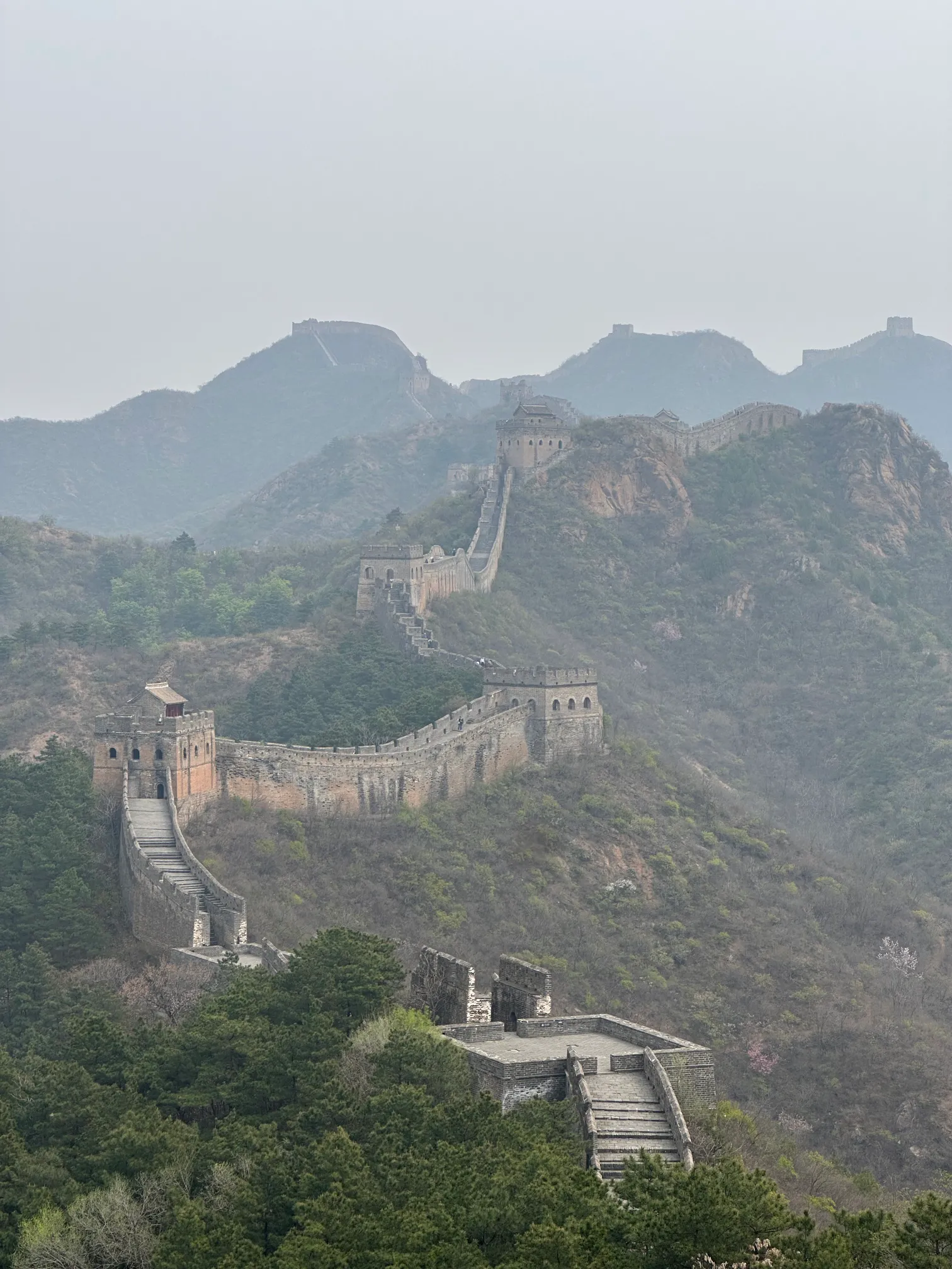 The great wall of china towers and stairs