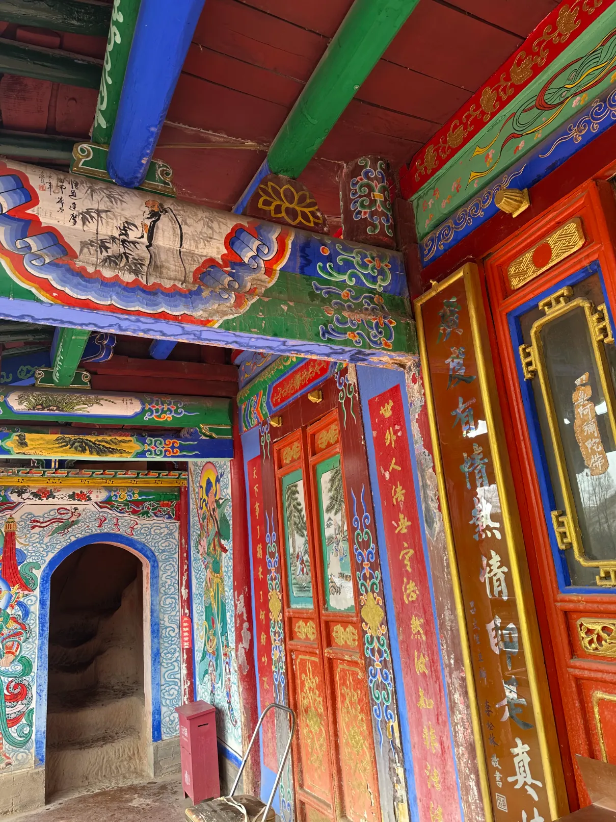 Ccolorful insides of the temple